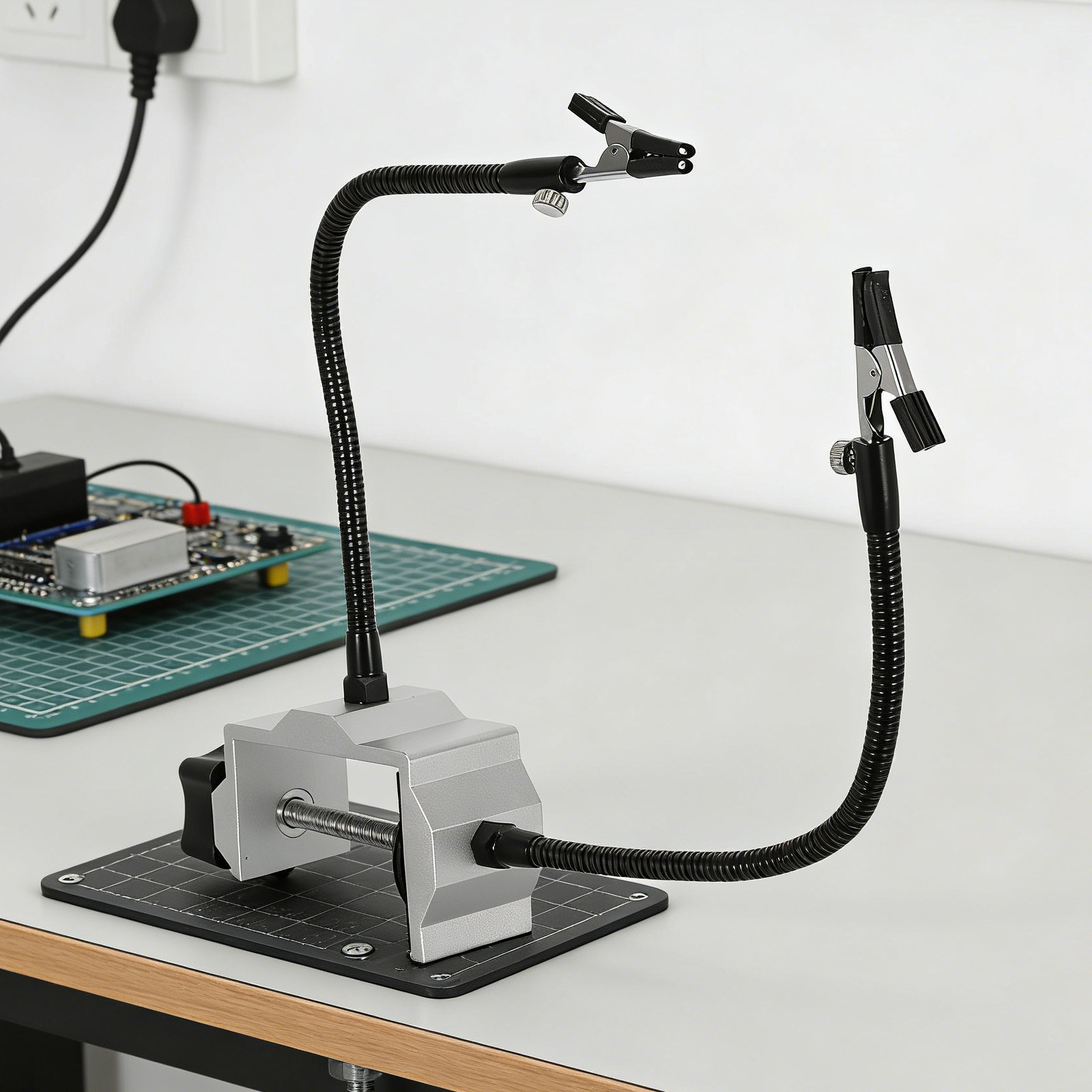 Helping Hand Soldering Clamp W - Electronics Repair Bench 评论和价格
